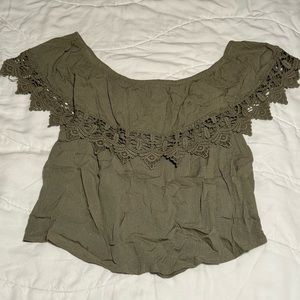 Gorgeous off the shoulder shirt!